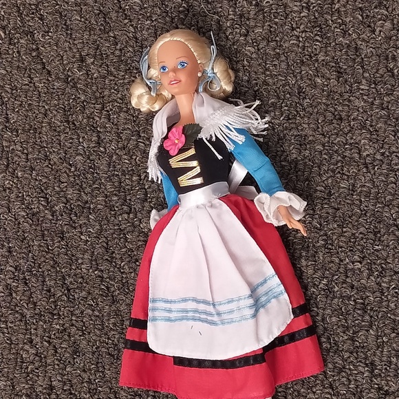 Barbie Collectibles - German Barbie Doll 2nd Edition - Never Played With - Picture 1 of 1